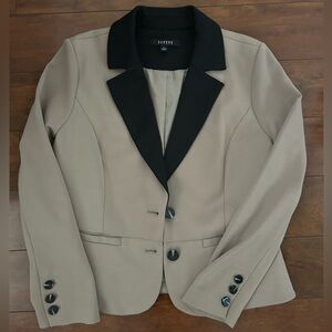 Sandro Studio Beige Blazer with Black Lapel